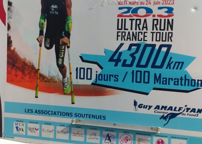 le camping car de Guy assurant la logsitique avec les associations soutenues par GUy